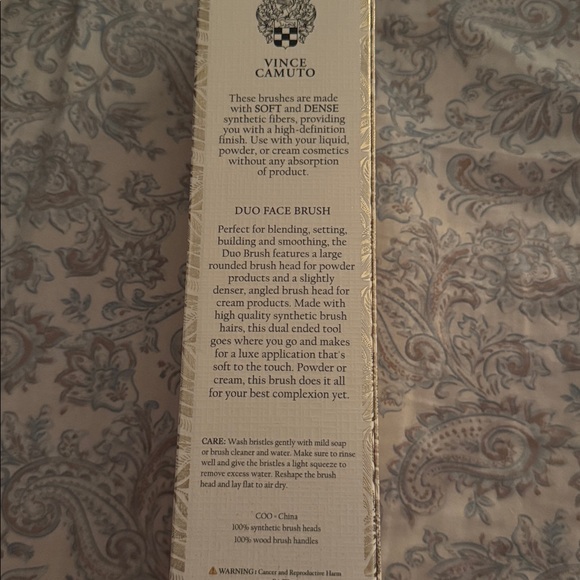 Vince Camuto Luxury Duo Face Brush - Picture 2 of 2